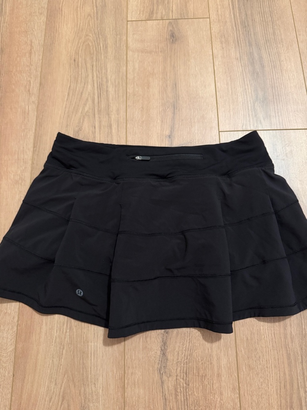 Lululemon skort - Picture 2 of 3